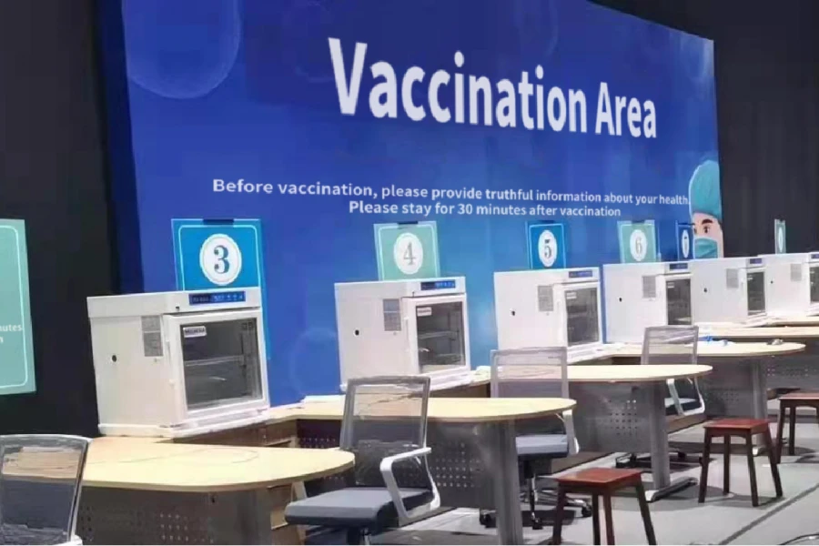 Холодильники та морозильні камери, які використовуються для зберігання вакцин у всьому світі